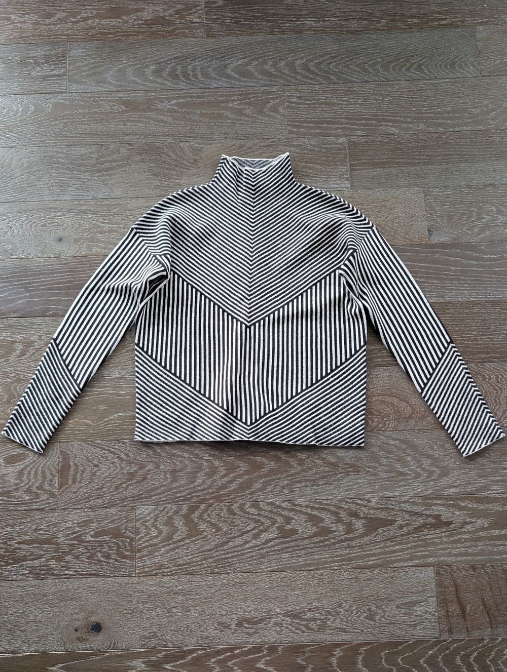 Tahari Black & White Stripe Turtleneck Sweater Size Small